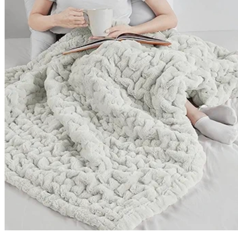 Luxurious Light Grey Textured Blanket NEW - Picture 4 of 13